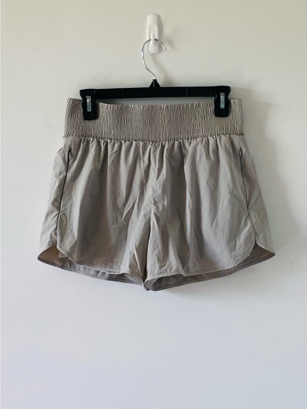 Balance Athletica Breeze High Rise Shorts Fog Grey M Athleisure Activewear EUC